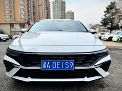 2023 Hyundai Elantra 1.5L CVT LUX Premium, белый — фото 2