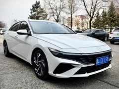 2023 Hyundai Elantra 1.5L CVT LUX Premium, белый — фото 3