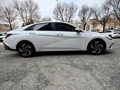 2023 Hyundai Elantra 1.5L CVT LUX Premium, белый — фото 7