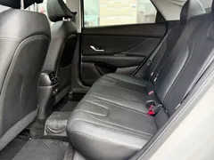 2023 Hyundai Elantra 1.5L CVT LUX Premium, белый — фото 11