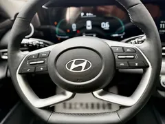 2023 Hyundai Elantra 1.5L CVT LUX Premium, белый — фото 23