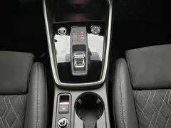 2023 Audi A3 Sportback 35 TFSI Luxury Sport, белый — фото 12