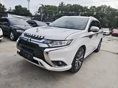 2021 Mitsubishi Outlander 2.0L 2WD 7, белый — фото 1