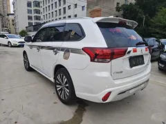 2021 Mitsubishi Outlander 2.0L 2WD 7, белый — фото 4