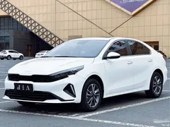 2023 Kia K3 1.5L CVT Luxury, белый — фото 1