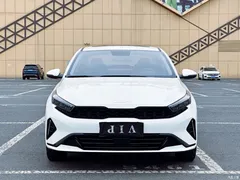 2023 Kia K3 1.5L CVT Luxury, белый — фото 2