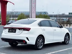2023 Kia K3 1.5L CVT Luxury, белый — фото 3