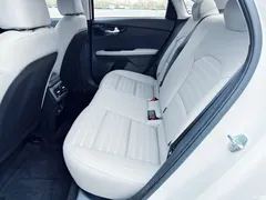 2023 Kia K3 1.5L CVT Luxury, белый — фото 8