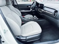 2023 Kia K3 1.5L CVT Luxury, белый — фото 9