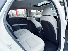 2023 Kia K3 1.5L CVT Luxury, белый — фото 10