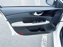 2023 Kia K3 1.5L CVT Luxury, белый — фото 14