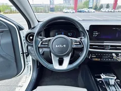 2023 Kia K3 1.5L CVT Luxury, белый — фото 17