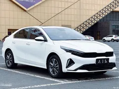 2023 Kia K3 1.5L CVT Luxury, белый — фото 20