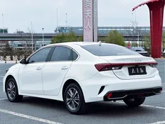 2023 Kia K3 1.5L CVT Luxury, белый — фото 21