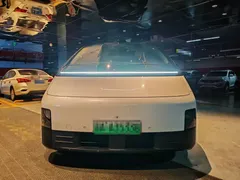 2025 Li Auto MEGA Ultra Smart Refresh, белый — фото 2