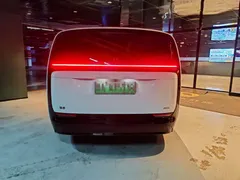 2025 Li Auto MEGA Ultra Smart Refresh, белый — фото 5