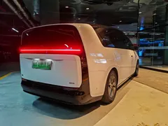 2025 Li Auto MEGA Ultra Smart Refresh, белый — фото 6
