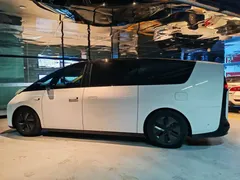2025 Li Auto MEGA Ultra Smart Refresh, белый — фото 7