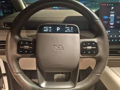 2025 Li Auto MEGA Ultra Smart Refresh, белый — фото 38