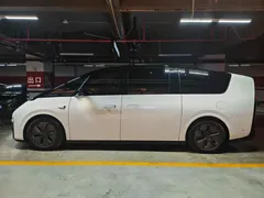 2025 Li Auto MEGA Ultra Smart Refresh, белый — фото 43