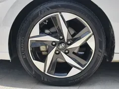 2021 Hyundai Elantra 240TGDi DCT LUX Premium, белый — фото 13