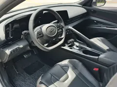 2021 Hyundai Elantra 240TGDi DCT LUX Premium, белый — фото 24