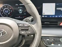 2021 Hyundai Elantra 240TGDi DCT LUX Premium, белый — фото 41