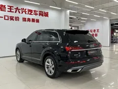 2022 Audi Q7 55 TFSI quattro S line Sport, чёрный — фото 9