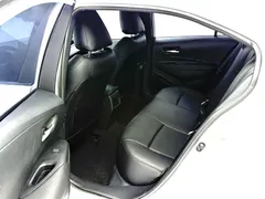 2021 Toyota Corolla TNGA 1.5L CVT Elite, белый — фото 14