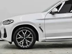 2023 BMW X3 xDrive25i M, белый — фото 24