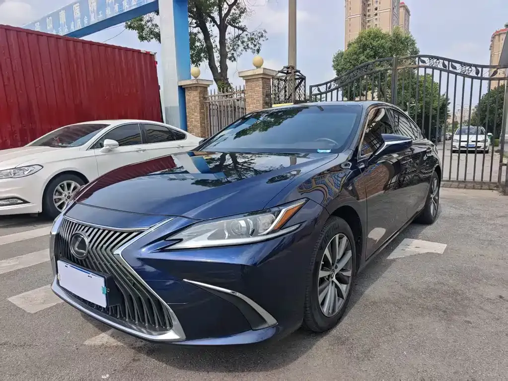 2021 Lexus ES 200
