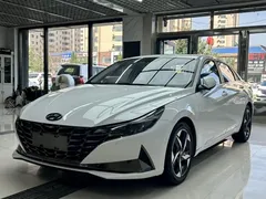 2022 Hyundai Elantra 1.5L CVT LUX Premium, белый — фото 1