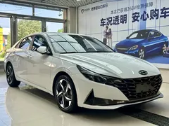 2022 Hyundai Elantra 1.5L CVT LUX Premium, белый — фото 3
