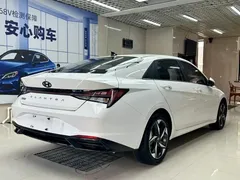2022 Hyundai Elantra 1.5L CVT LUX Premium, белый — фото 4