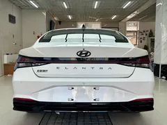 2022 Hyundai Elantra 1.5L CVT LUX Premium, белый — фото 5