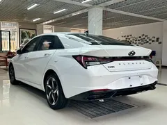 2022 Hyundai Elantra 1.5L CVT LUX Premium, белый — фото 6