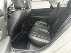 2022 Hyundai Elantra 1.5L CVT LUX Premium, белый — фото 11