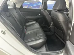 2022 Hyundai Elantra 1.5L CVT LUX Premium, белый — фото 12