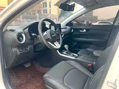 2021 Kia Cerato 1.5L CVT, белый — фото 4