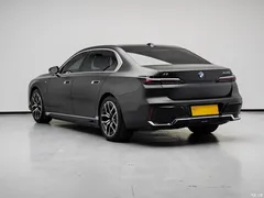 2023 BMW i7 eDrive50L M Sport, чёрный — фото 3