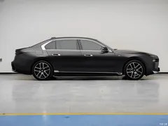 2023 BMW i7 eDrive50L M Sport, чёрный — фото 8