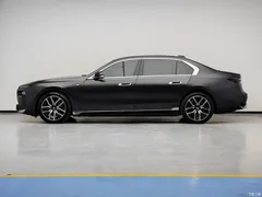 2023 BMW i7 eDrive50L M Sport, чёрный — фото 9