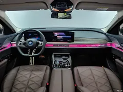 2023 BMW i7 eDrive50L M Sport, чёрный — фото 16