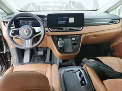 2024 Hongqi HQ9 2.0T 4WD — фото 10