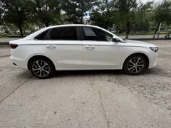 2022 Geely Emgrand 1.5L CVT, белый — фото 7