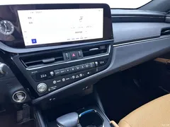 2022 Lexus ES 200 Excellence — фото 11
