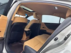 2022 Lexus ES 200 Excellence — фото 22