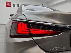 2022 Lexus ES 200 Excellence — фото 29