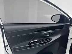 2022 Toyota Yaris L Zhixuan X 1.5L CVT PLUS, белый — фото 14