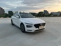 2021 Hyundai Famous Picture 1.8L CVT GLX Elite — фото 3